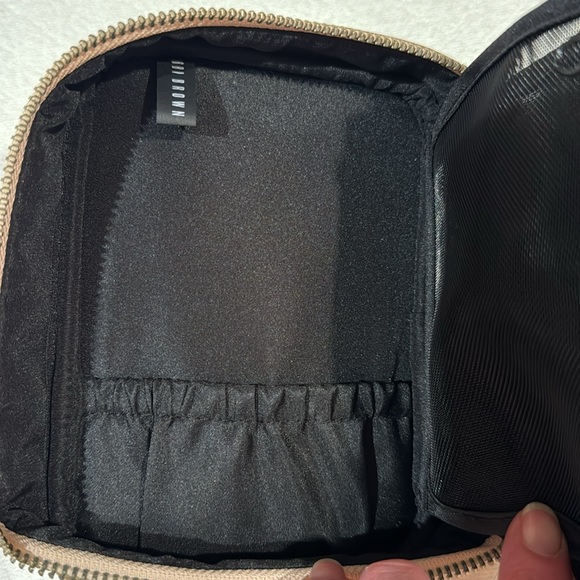 Bobbi Brown metallic cosmetic case - Picture 4 of 10